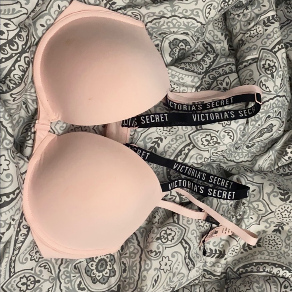 Victoria Secrets 32DD Baby Pink Bra